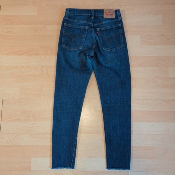 Levi’s Wedgie Skinny Raw Hem High Rise Jeans - Picture 5 of 12